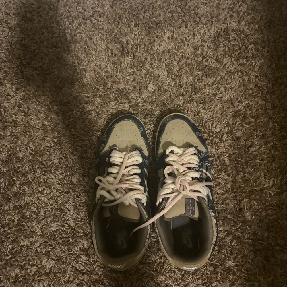 Nike Low-Top Sneakers in Olive and Navy with Cream Laces